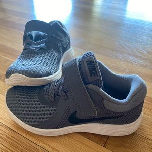 Nike Toddler Boys Gray Sneakers 9